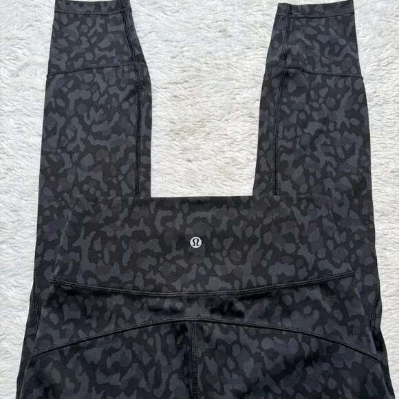 Lululemon In Movement Tight 25" *Everlux Formation Camo Deep Coal Multi Size 6 - Picture 2 of 6